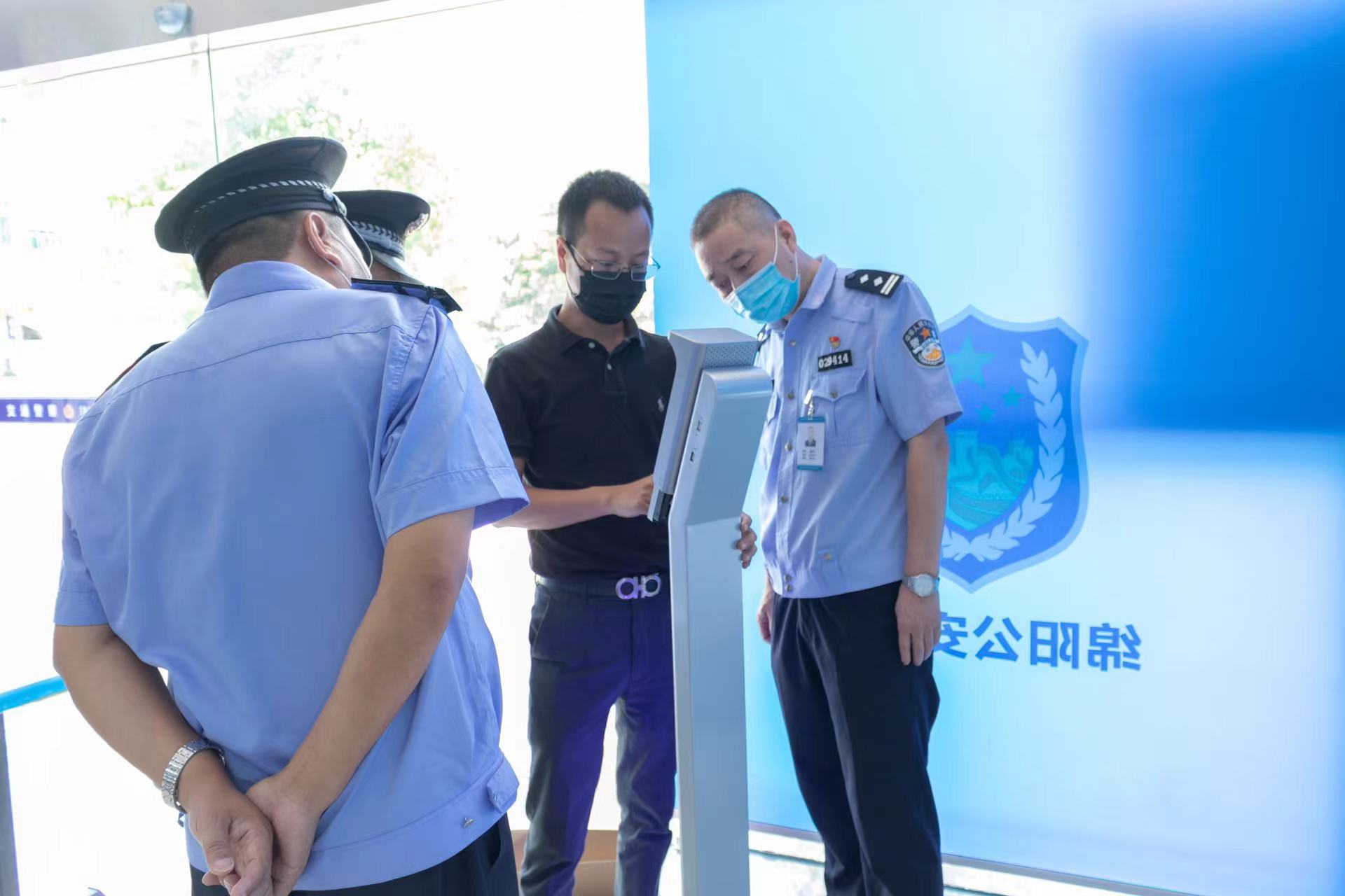 人臉識別機